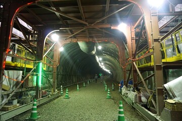 トンネル工事中の現場