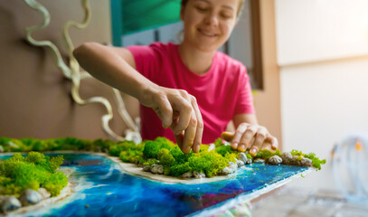 The process of making the art decor of epoxy resin, natural stones and moss