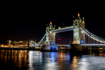 Obraz premium Tower Bridge Crossing The River Thames in London, UK, Lit up at Night