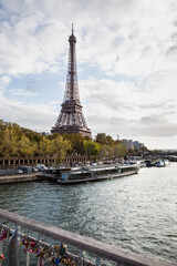 The symbol of Paris and the river boats on the banks of the Seine - 733083197