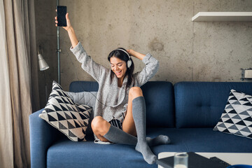 Obraz premium young attractive woman in casual outfit relaxing at home