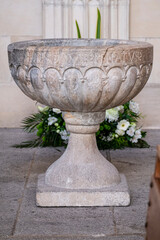 pila bautismal,  siglo XVI, capilla de la Inmaculada, Monasterio de San Juan de los Reyes, Toledo, Castilla-La Mancha, Spain