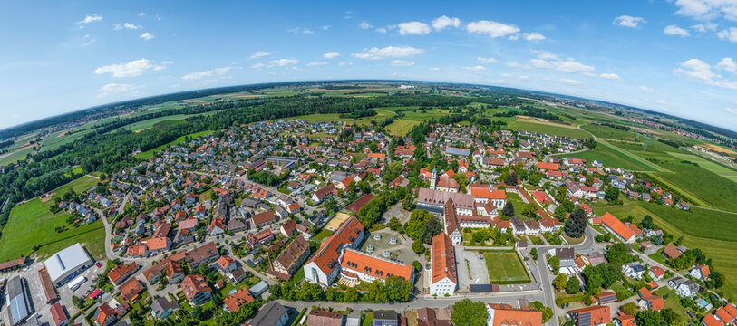 Buxheim im Illertal in der schw&auml;bischen Region Donau-Iller von oben