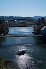 Fototapeta premium 日本 福島県河沼郡柳津町にある福満虚空蔵菩薩、円蔵寺から見える只見川と瑞光寺橋