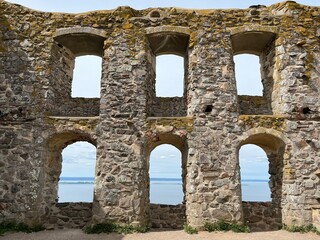 Fototapeta na wymiar ruins of the castle