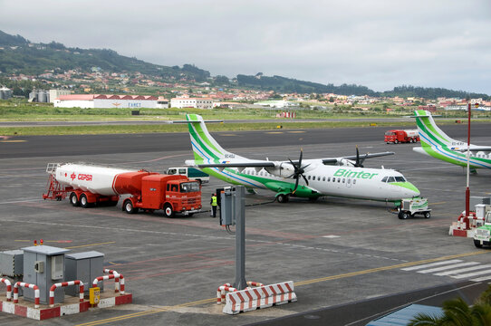 Aviones de h&eacute;lice en el aeropuerto de Tenerife Norte