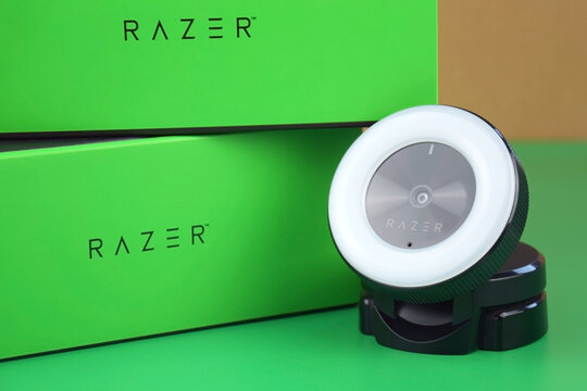 Razer webcam and box with logo.