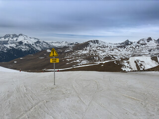Avertissement neige dure sur piste de ski - Saint-Lary soulan - 733246711