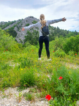 travaler on the hill