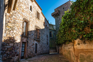Fototapeta na wymiar Narrow picturesque streets with medieval buildings in the old town of Caceres, Spain.