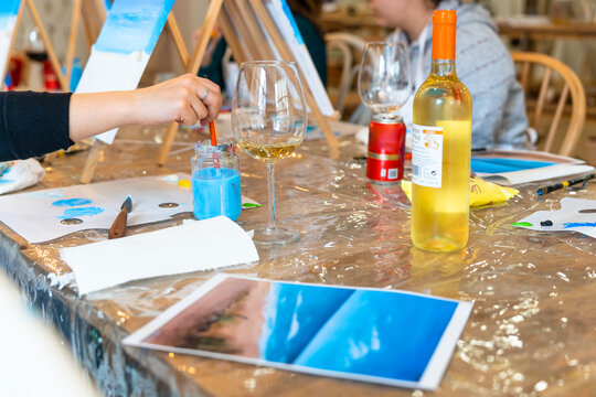 Sip and Paint Event. White wine and paint.