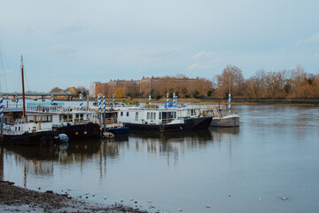 Fototapeta na wymiar Houseboats on the river