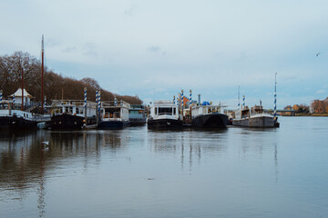 Fototapeta na wymiar Houseboats on the river