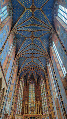 Fototapeta na wymiar Sufit w kościele Mariackim w Krakowie 