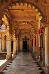 India: Jain Temple in Ahmedabad, Gujarat - obrazy, fototapety, plakaty