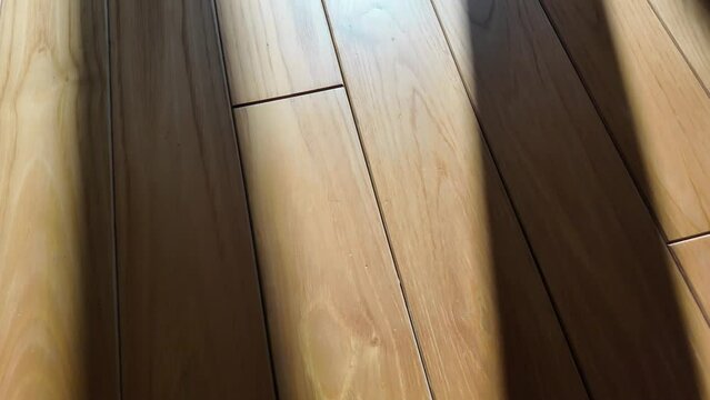 Avanc&eacute;e plancher lames de bois