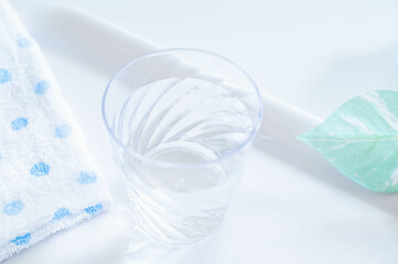 トライタンのグラスに入った水