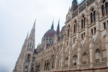 Obraz premium Parliament building in Budapest, Hungary at Night. Danube river and City at night
