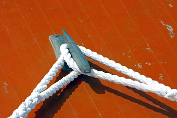 Cleat with rope