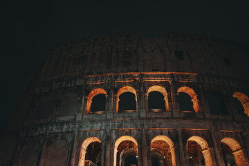 colosseum at night - obrazy, fototapety, plakaty