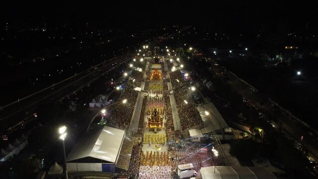  The Carnival 2024 parades in Sao Paulo begin on Friday night, February 9, at the Anhembi Sambadrome, located in the North Zone of the capital. On this first night, seven schools from the Special Grou