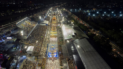  The Carnival 2024 parades in Sao Paulo begin on Friday night, February 9, at the Anhembi Sambadrome, located in the North Zone of the capital. On this first night, seven schools from the Special Grou