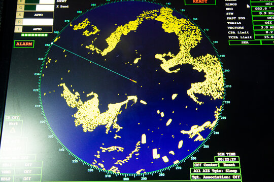 Display of radar, radio, AIS and ECDIS screens in the ship simulator navigation room