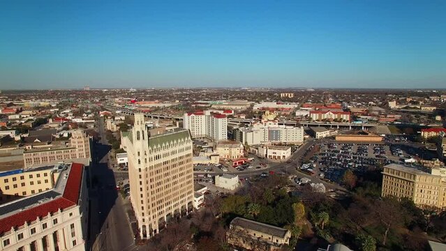 Aerial Shot Of Famous The Emily Morgan Hotel In Residential City Against Clear Sky, Drone Flying Forward On Sunny Day - San Antonio, Texas
