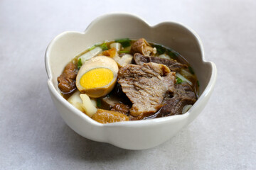 Rolled rice noodle, Pork soup with egg