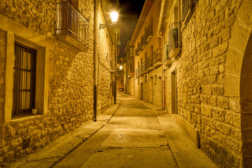 nuit sur ruelle du centre ville d'Olite dans le pays de Navarre en Espagne
