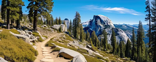Crédence de cuisine en verre imprimé Half Dome Half Dome trail view Yosemite in usa. Mountains landscape.