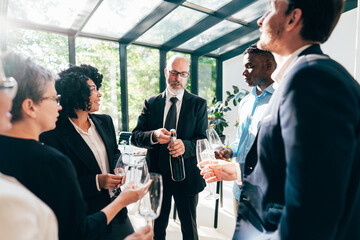 Businessmen and businesswomen making a corporate party - obrazy, fototapety, plakaty