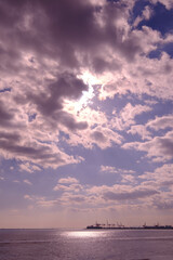 早春の海。兵庫県芦屋市の芦屋浜で撮影。