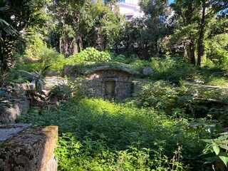 沖縄の伝統的な墓地