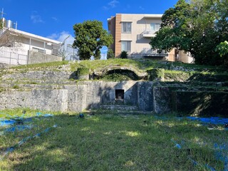 Fototapeta na wymiar 沖縄の伝統的な墓地