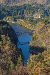 Fototapeta na wymiar 日本　福島県大沼郡三島町のビューポイントから見える只見川に架かる第一只見川橋梁