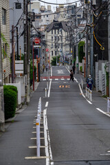 キャットストリートから青山通りへ進む道