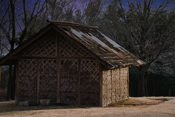 木で作られた東屋