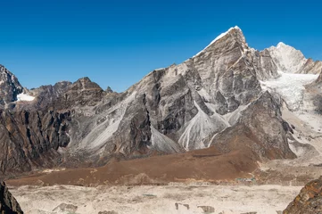 Papier Peint photo autocollant Cho Oyu Alpine nature, Mounts Lobuche, Cho Oyu and Khumbu Glacier from Kongma La Pass during Everest Base Camp EBC or Three Passes trekking in Khumjung, Nepal. Highest mountains in the world.