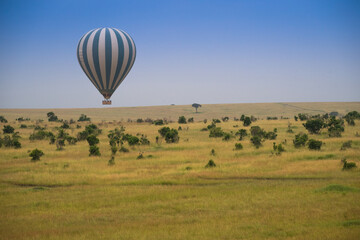 Lot balonem nad Masai Mara  Park narodowy Kenya - obrazy, fototapety, plakaty