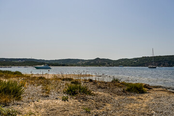 Bonifacio, Bucht, Sant'Amanza, Strand, Kalkfelsen, Kalkklippen, Insel, Korsika, Mittelmeer, Küste, Felsenküste, Wassersport, Schnorcheln, Bootsfahrt, Sommer, Frankreich