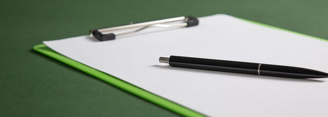 Pen and contract on the green background.