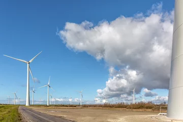 Foto op Plexiglas Windpark Krammer, een windpark met 34 windmolens of -turbines die geplaatst zijn bij de Krammersluizen in Zeeland. Het park bestaat uit 34 turbines met een totaal vermogen van 102 MW. © ArieStormFotografie