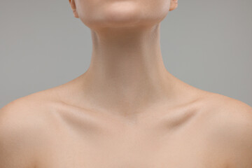Naklejka premium Beauty concept. Woman on grey background, closeup