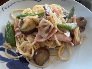皿に盛られた和風パスタ
