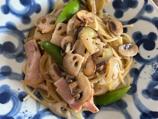 皿に盛られた和風パスタ