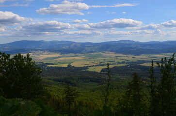 Pog&oacute;rze Spisko-Gubałowskie, widok z pociągu do Szczyrbskiego Plesa, Słowacja