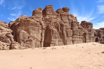 Fototapeta premium Amazing lime rock formation in Saudi desert - Tabuk region (Neom project area)