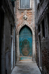 Fototapeta na wymiar La porta blu Venenezia