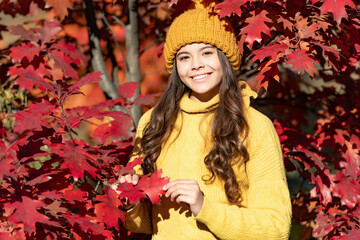 Naklejka na ściany i meble Child girl in autumn fall park outdoor, kids fun face. smiling teen child in hat at autumn leaves on natural background
